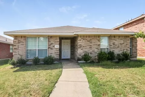 829 Clear Creek Dr, Desoto, TX 75115