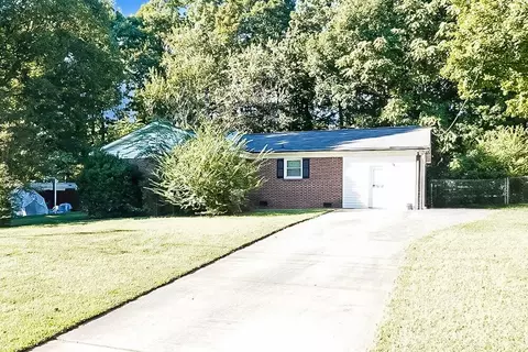 2124 Fox Hunt Dr, Gastonia, NC 28054
