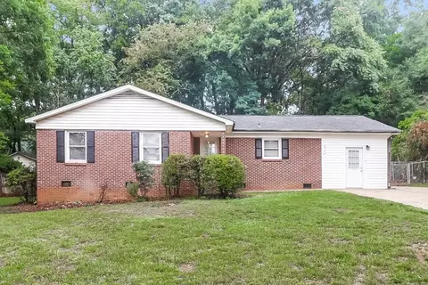 2124 Fox Hunt Dr, Gastonia, NC 28054