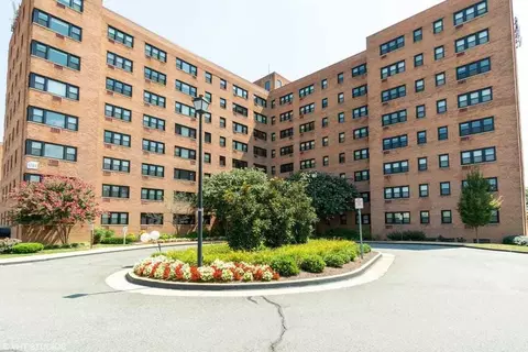 1204 S Washington St, Alexandria, VA 22314