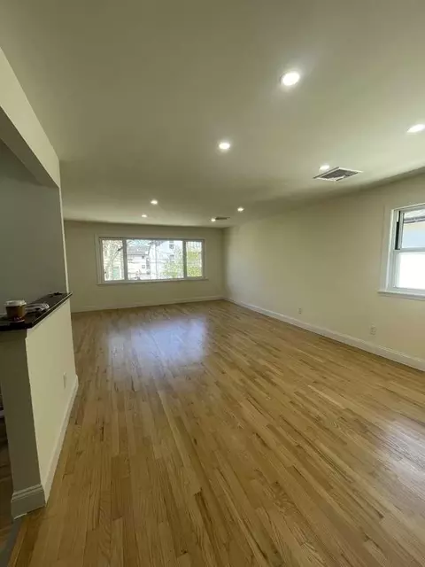 160 Laconia Ave, Staten Island, NY 10305
