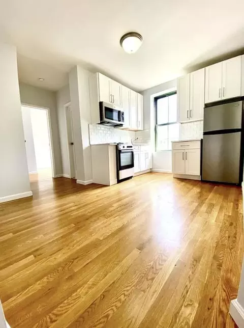 60 Henry St #4, New York, NY 10002