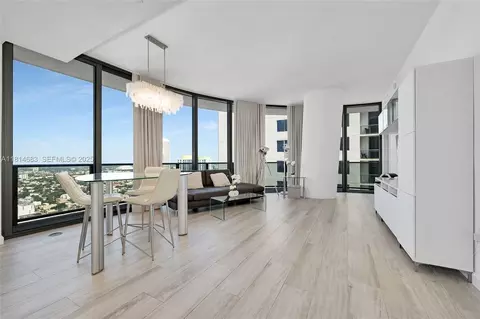 55 SW 9th St #4208, Miami, FL 33130