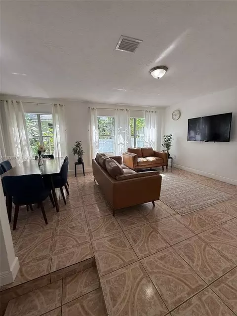 53 NE 43rd St, Miami, FL 33137