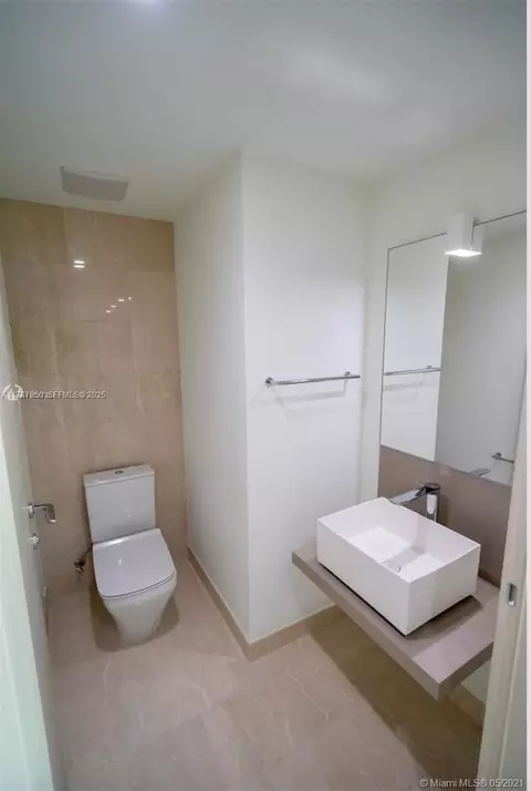 1000 Brickell Plz #2706, Miami, FL 33131