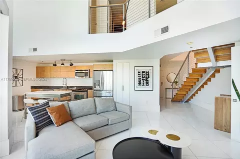 350 S Miami Ave #713, Miami, FL 33130