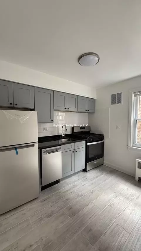 2752 W North Shore Ave #1S, Chicago, IL 60645