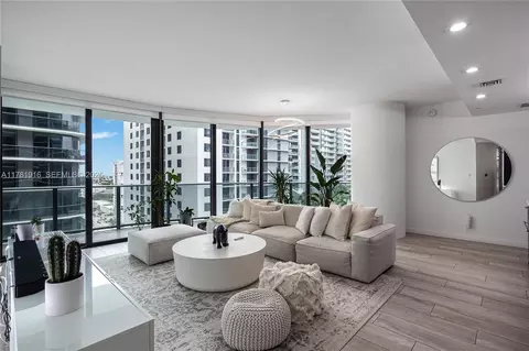 45 SW 9th St #1508, Miami, FL 33130