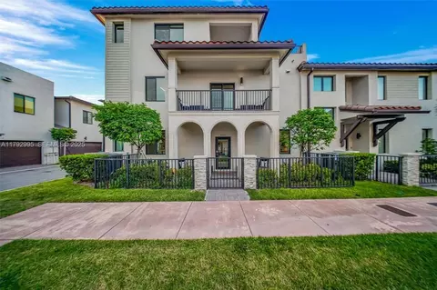 4707 NW 83rd St, Doral, FL 33166