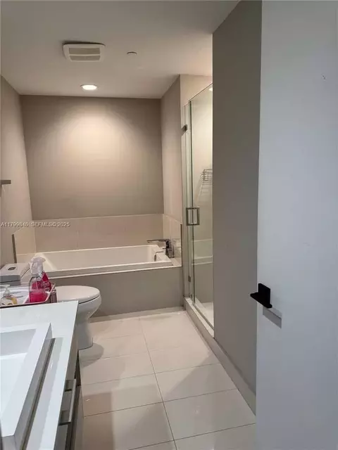 55 SW 9th St #2808, Miami, FL 33130