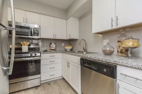 9082 Westview Dr #11BL, Houston, TX 77055