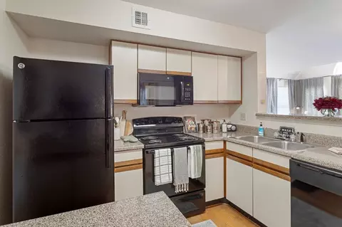 2401 Revere St #GCW, Houston, TX 77098