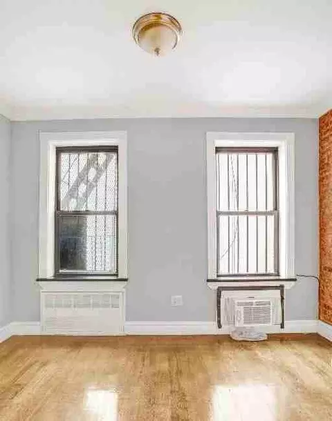 345 W 53rd St #2C, New York, NY 10019