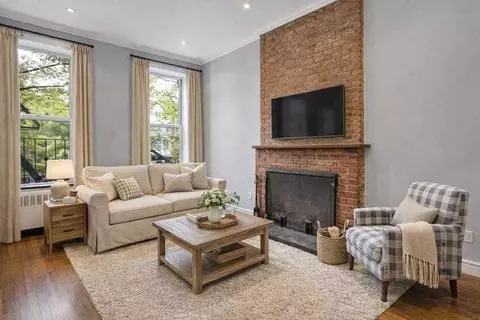 564 Hudson St #3, New York, NY 10014