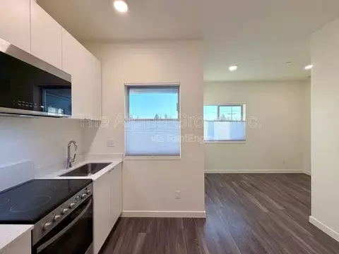 1524 NE 40th Ave #302, Portland, OR 97232