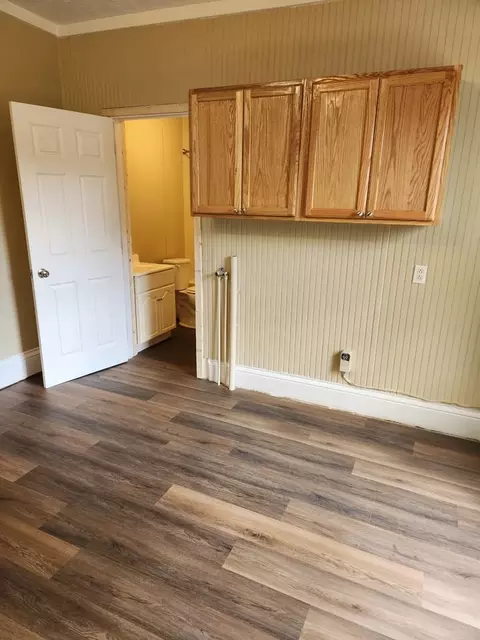5 N Main St #2, Fredericktown, OH 43019