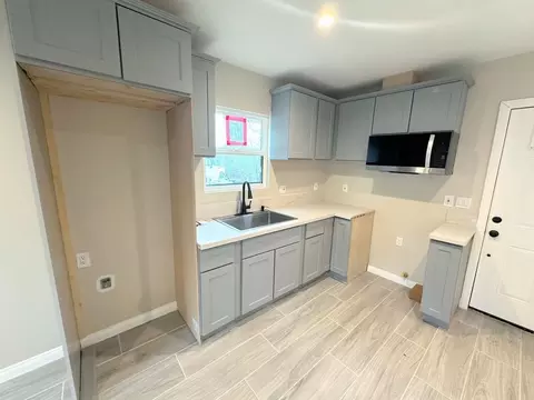 20235 Hartland St, Winnetka, CA 91306