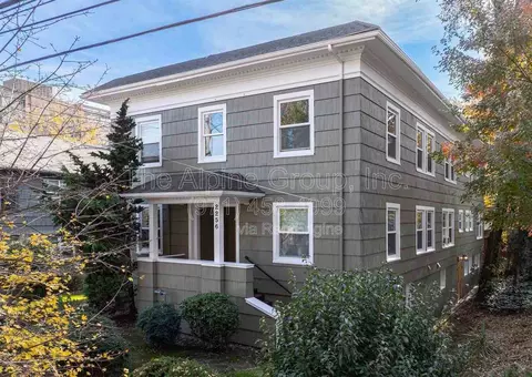 2256 NW Overton St #2, Portland, OR 97210