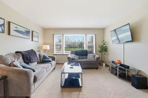 1071 Johnston Dr #1511610P, Aurora, IL 60506