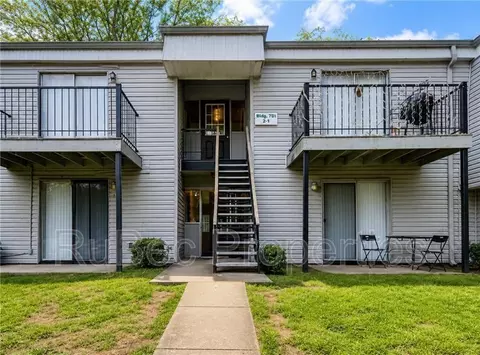 702 Farmhurst Dr #N, Charlotte, NC 28217