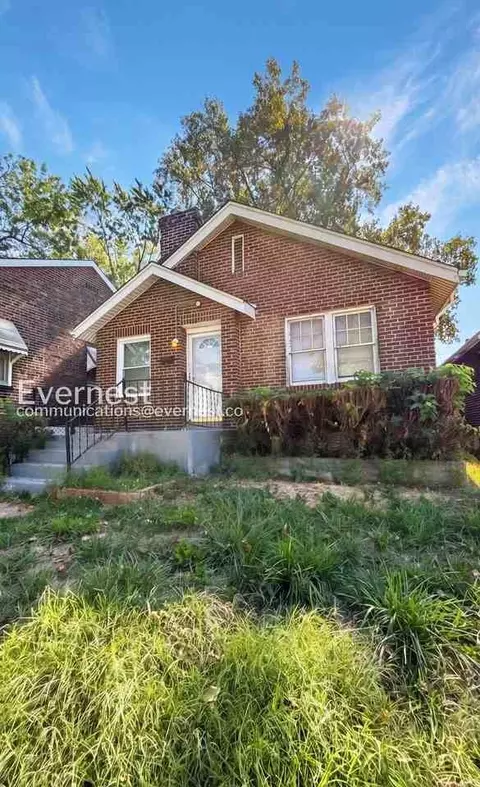 3720 Darby St, Saint Louis, MO 63120