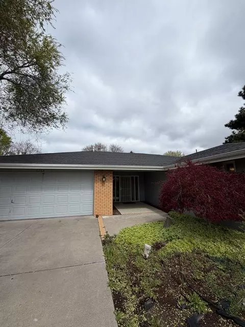 1165 Harbor Isle Blvd, Klamath Falls, OR 97601