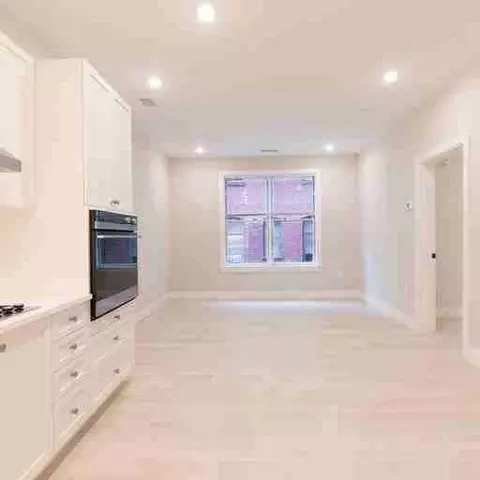 197 Green St #202, Boston, MA 02130