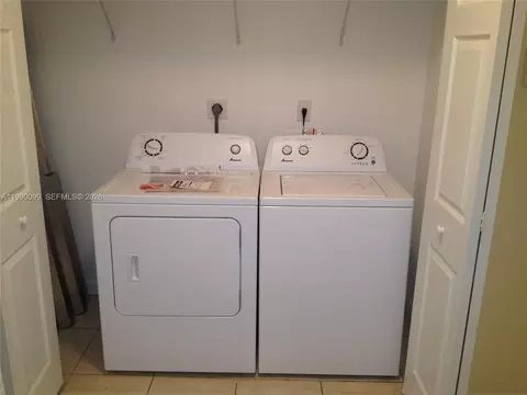841 NW 10th St, Hallandale Beach, FL 33009