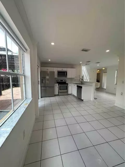 8417 NW 1st Ter, Miami, FL 33126
