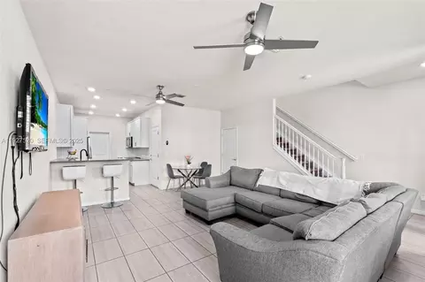 1190 Eucalyptus Dr #5, Hollywood, FL 33021