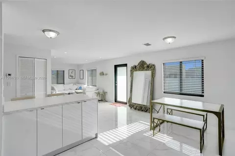 1712 NW 76th Ter #1712, Gladeview, FL 33147