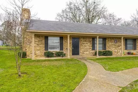 303 Cooper St #16, Lindale, TX 75771