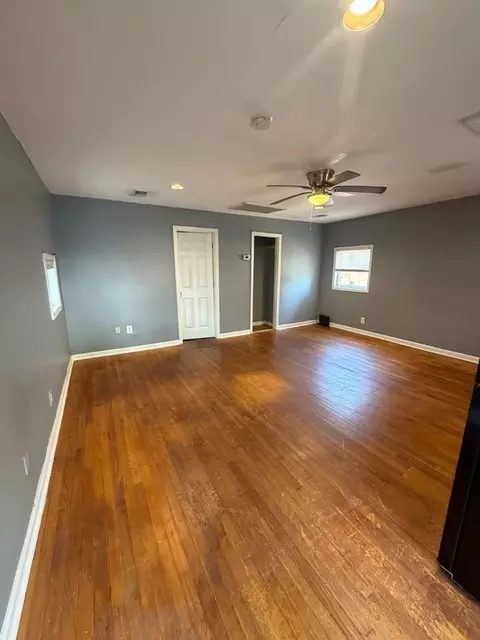 13 Elmwood St, Charleston, SC 29403