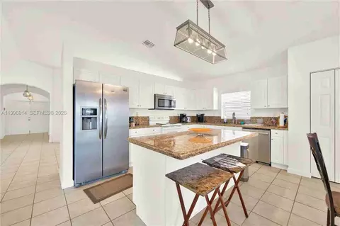 12046 SW 133rd Ter, Three Lakes, FL 33186
