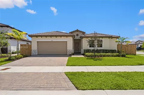 2310 SE 28th Dr, Homestead, FL 33035