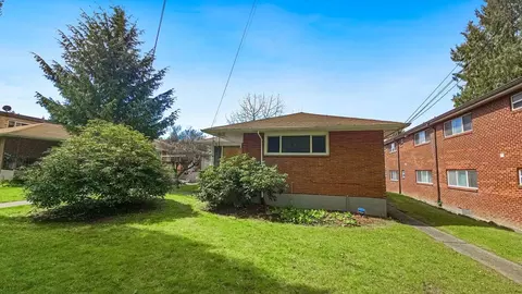 9221 35th Ave SW, Seattle, WA 98126