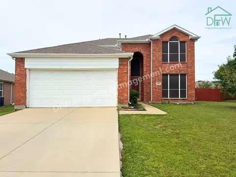 2805 Crater Lake Ln, Denton, TX 76210