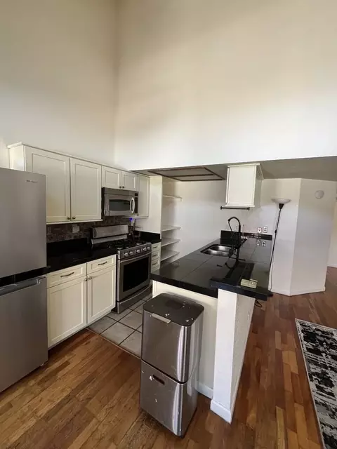 15946 Vanowen St #207, Los Angeles, CA 91406