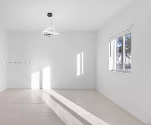 5090 SW 37th St, Pembroke Park, FL 33023