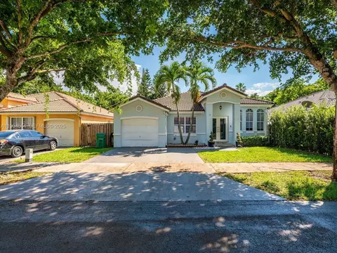 16332 SW 83rd Ln, Miami, FL 33193