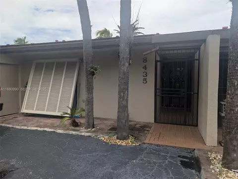 8435 Rednock Ln #8435, Hialeah, FL 33016