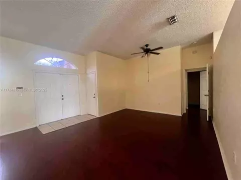 635 SE 28th Ln, Homestead, FL 33033