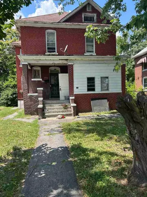 563 N 24th St, East St. Louis, IL 62205