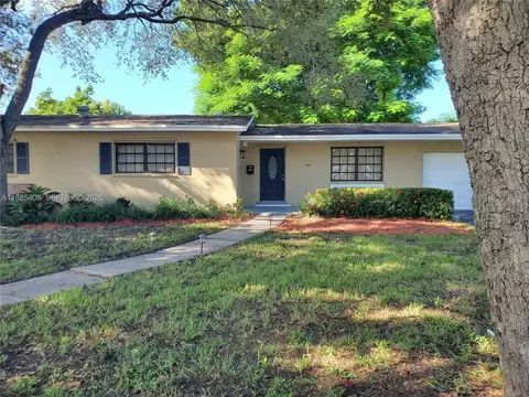 9400 SW 180th St, Palmetto Bay, FL 33157
