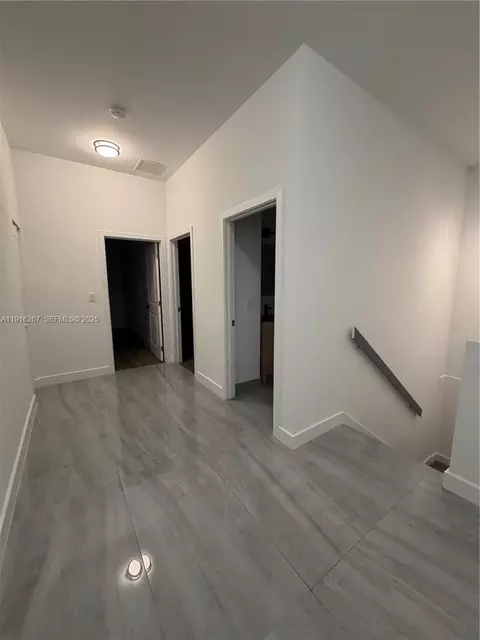 932 SW 10th St #3, Hallandale Beach, FL 33009