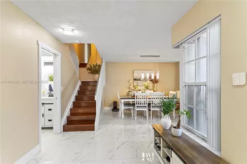 11085 Neptune Dr, Hollywood, FL 33026