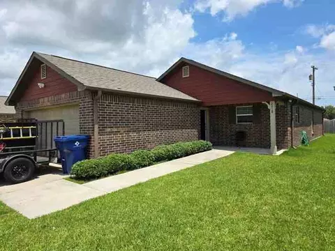 2418 14th Ave N, Texas City, TX 77590