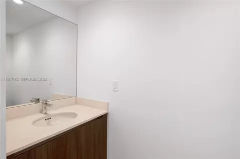 113 NE 6th St #627, Fort Lauderdale, FL 33304