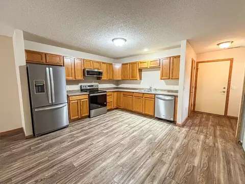 1627 Gunston Dr #D, New Richmond, WI 54017