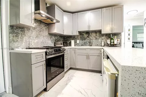 5601 SW 38th St, Davie, FL 33314
